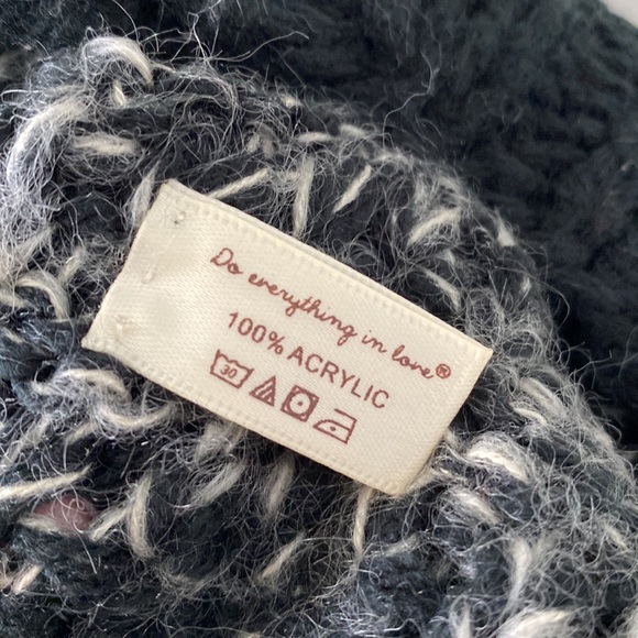 Ombré Knit Pom Pom Beanie - Picture 3 of 4